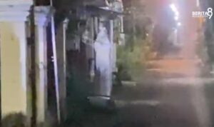 Video Viral Penampakan Pocong di Lamongan