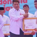 Bupati Madiun Terima Penghargaan dari Menteri Koperasi Republik Indonesia, Dr. Ferry Juliantono