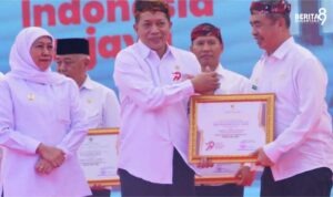 Bupati Madiun Terima Penghargaan dari Menteri Koperasi Republik Indonesia, Dr. Ferry Juliantono