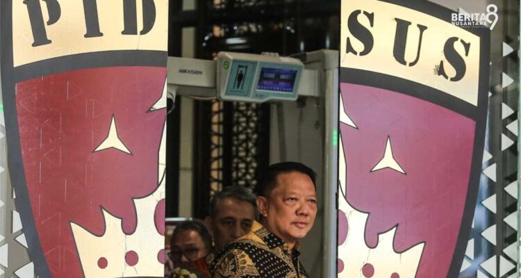 Eks Jampidsus Febrie Adriansyah belum ditahan usai menjadi tersangka