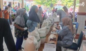 Bantuan Beras Untuk 578 Warga Desa Kedondong