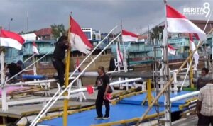 Squad Nusantara Probolinggo Bagikan Bendera